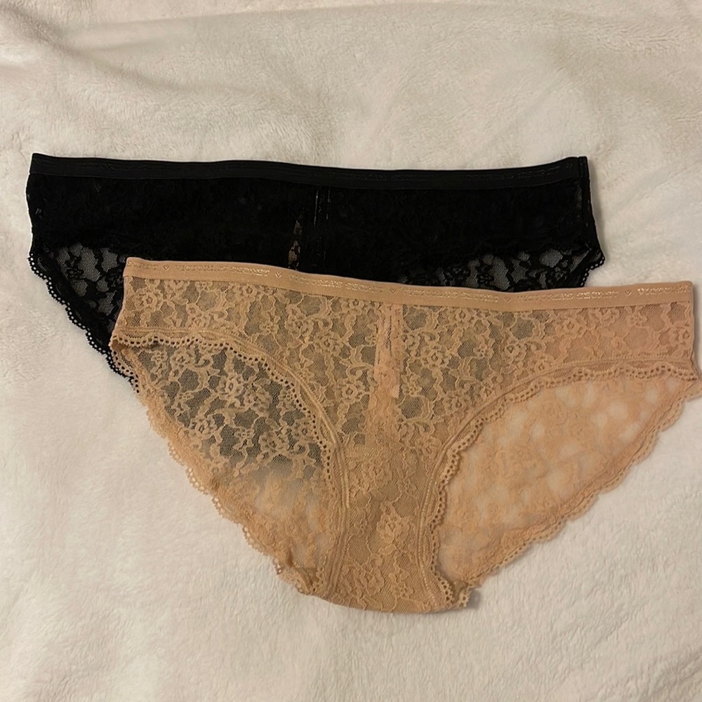 NEW VS Hip-hugger lace panties; 2 count